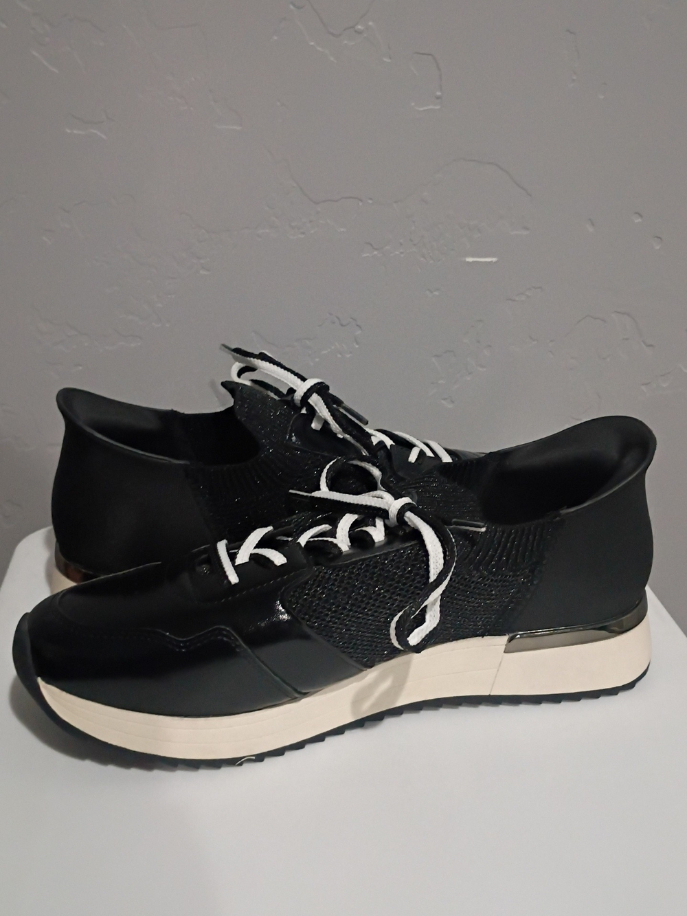 Reaction Kenneth Cole Black Knit & Leather Sneakers with White Sole - Picture 1 of 8